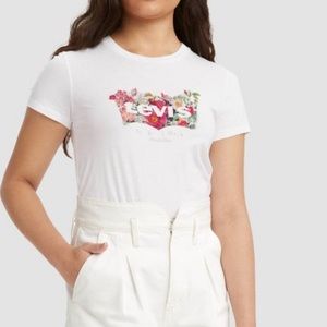 Floral Levi’s tee size medium